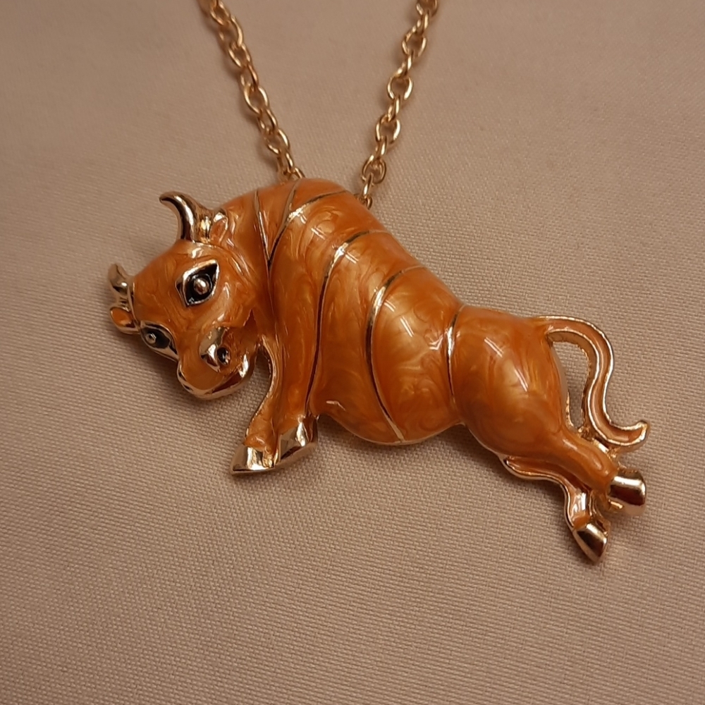 NWT, Betsey Johnson Bull Pendant/Brooch Necklace
